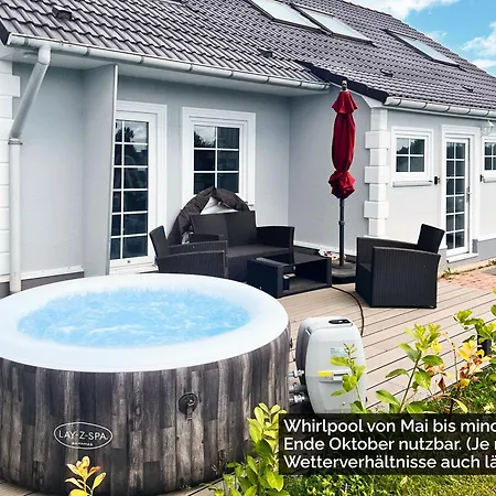 Dom wakacyjny Ferienhaeuser Insel Usedom Haus Mila 6 - Blick Aufs Achterwasser! Whirlpool Und Sauna Lutow